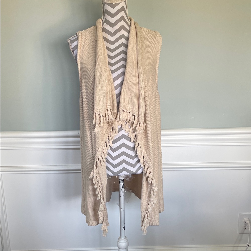 LILLY PULITZER Abbott Sweater Vest Cardigan with Tassels Tan Gold Sz MEDIUM - Picture 3 of 10